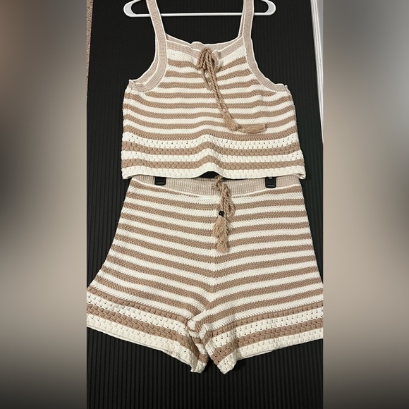 House of Harlow 1960 open knit Tan sweater short set. Monrow design style. Med - Picture 2 of 10